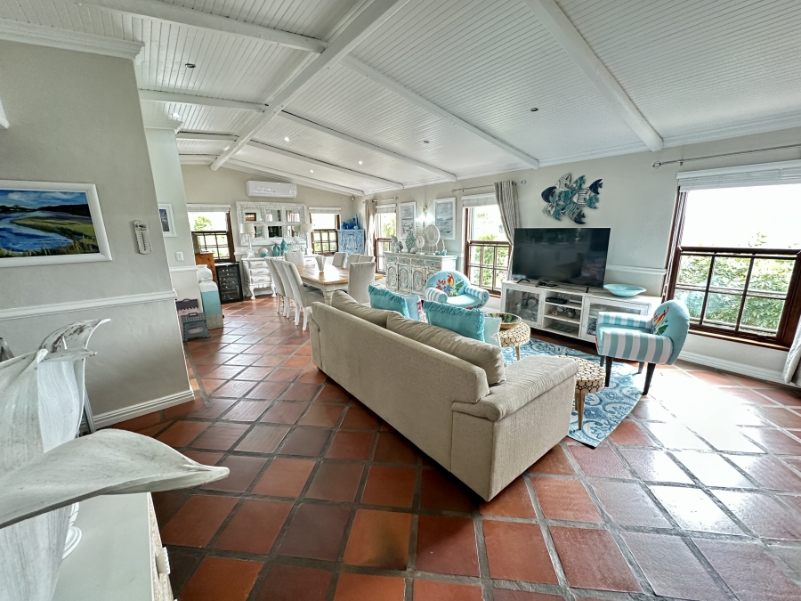 6 Bedroom Property for Sale in Kingfisher Creek Western Cape